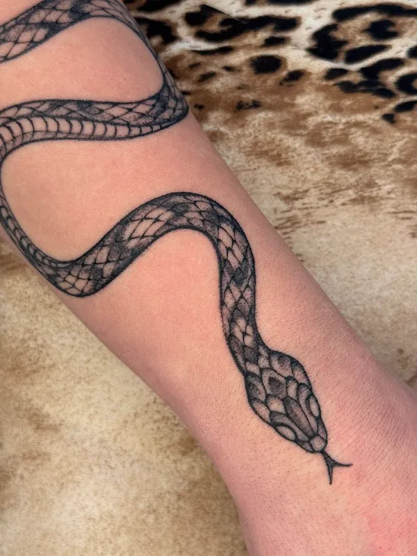 Cristi Mero Tattoo - Fineline Tattoo Studio Wien
