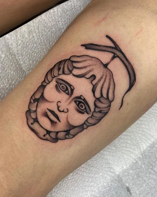 Cristi Mero Tattoo - Fineline Tattoo Studio Wien