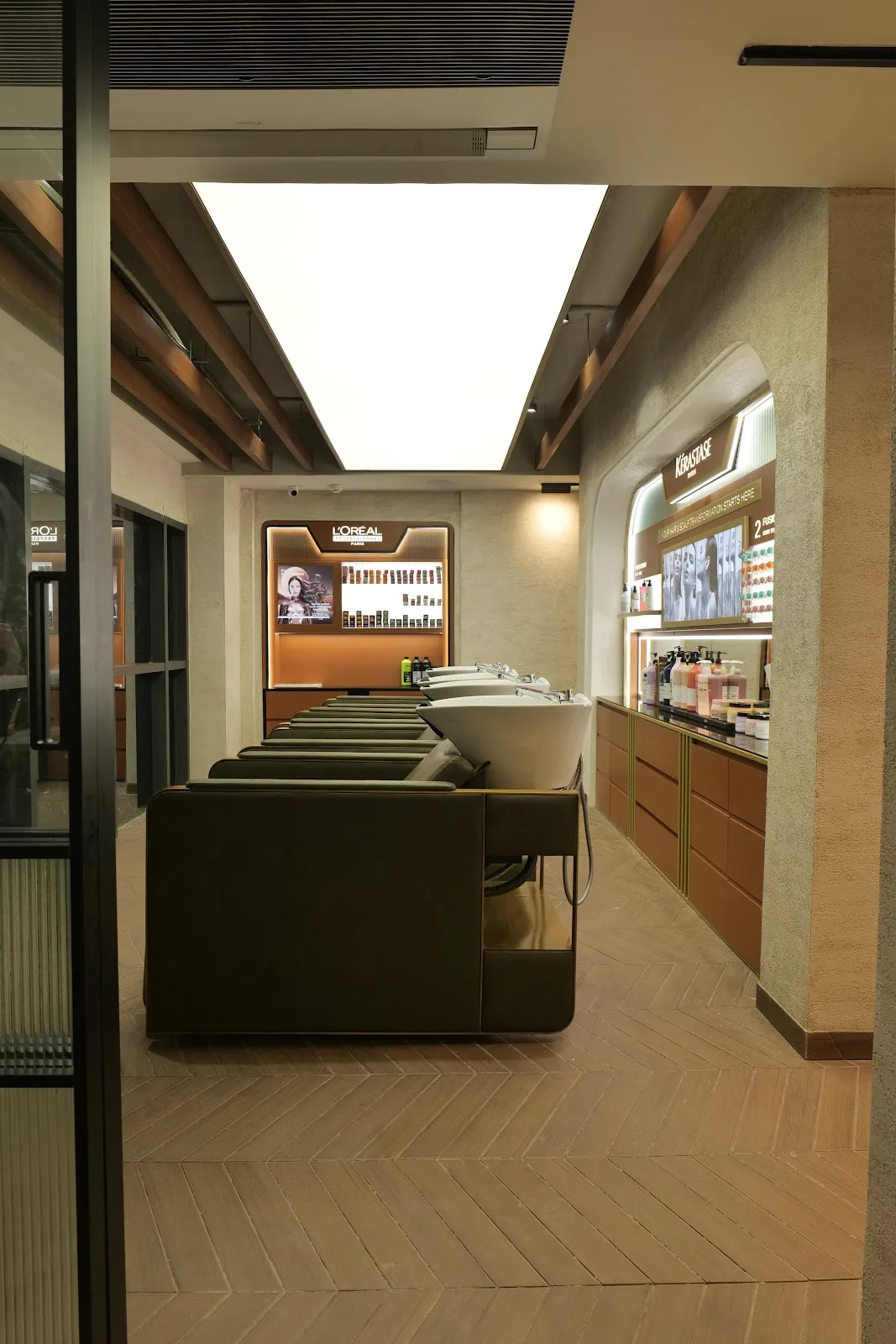 Looks Salon, C-9, Vasant Kunj