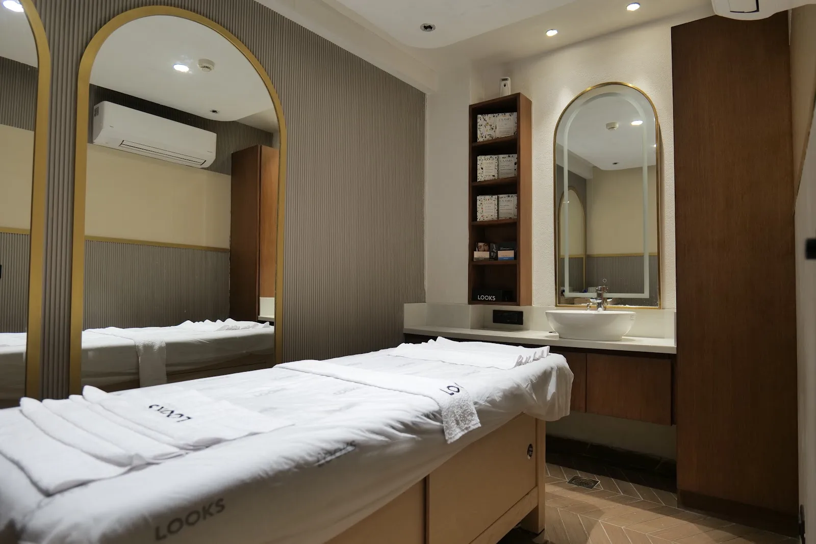 Looks Salon, C-9, Vasant Kunj