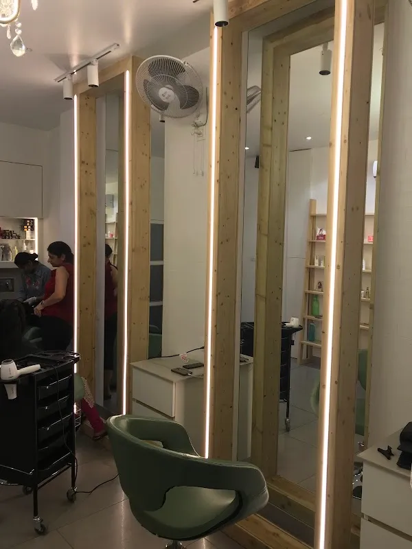 Violet curls Spa And Salon