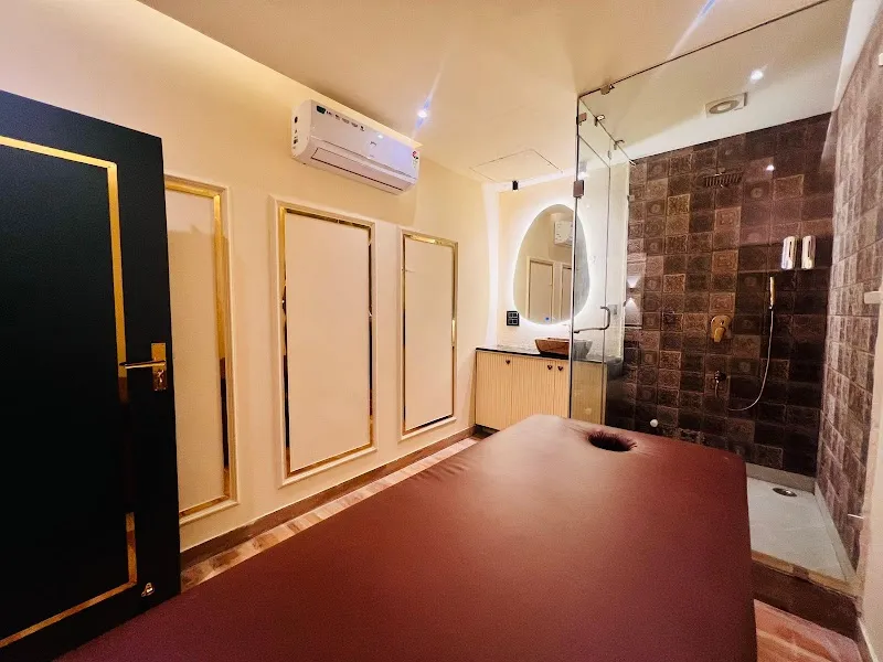 Aura THAI TRADITIONAL SPA
