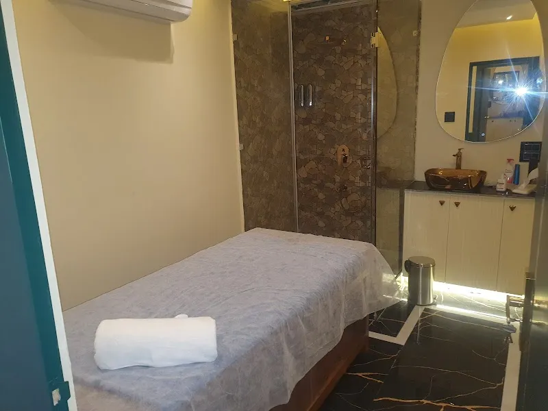 Aura THAI TRADITIONAL SPA