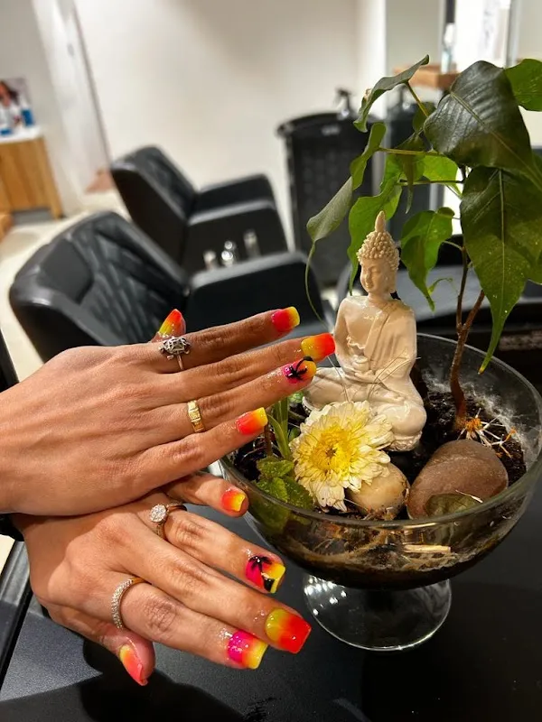 Cinnamon Salon - Unisex