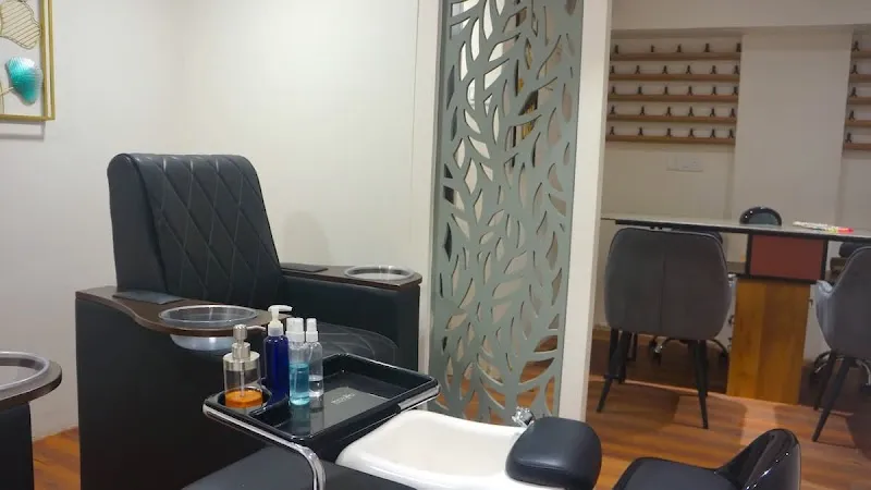 Cinnamon Salon - Unisex