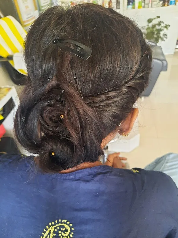 LAAVANYA BEAUTY SALON & SPA(Ladies Only)