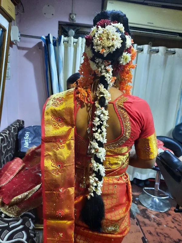 LAAVANYA BEAUTY SALON & SPA(Ladies Only)
