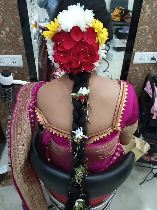 LAAVANYA BEAUTY SALON & SPA(Ladies Only)