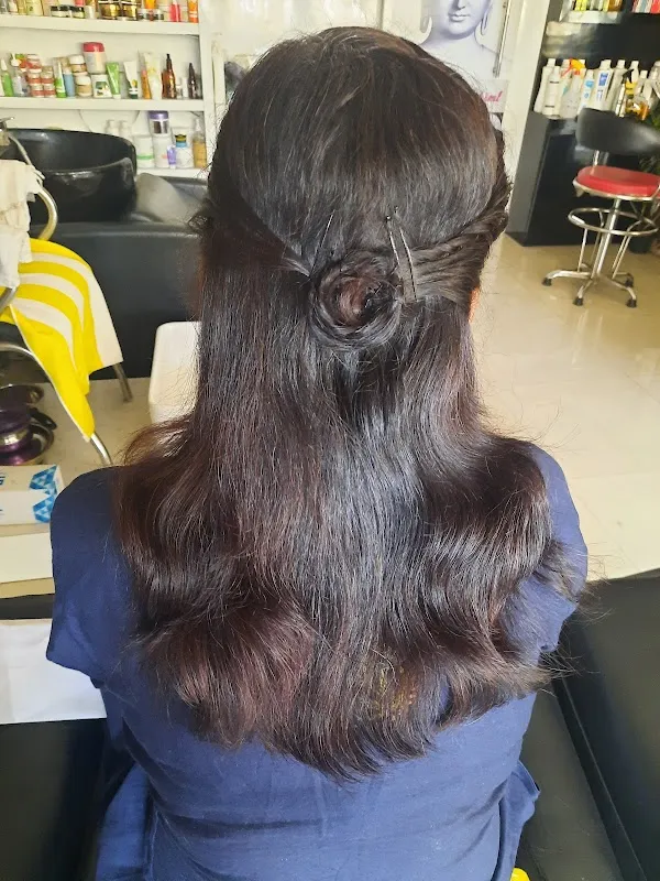 LAAVANYA BEAUTY SALON & SPA(Ladies Only)