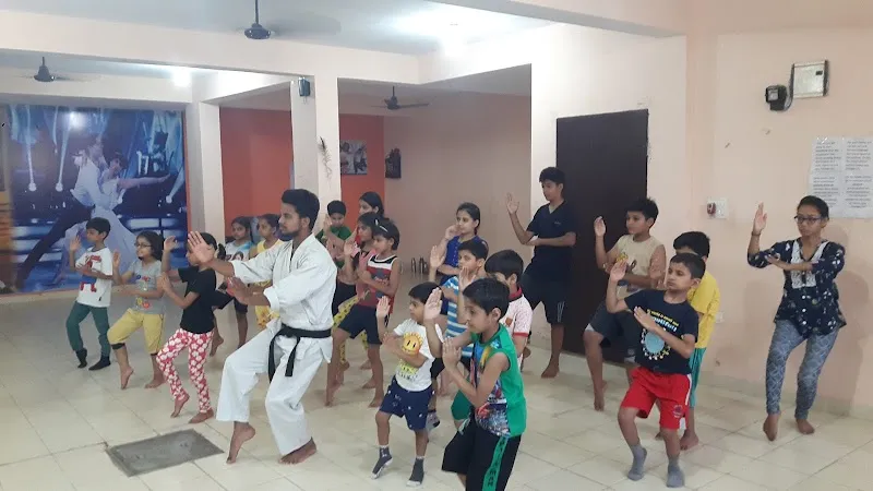 Moves'z dance company