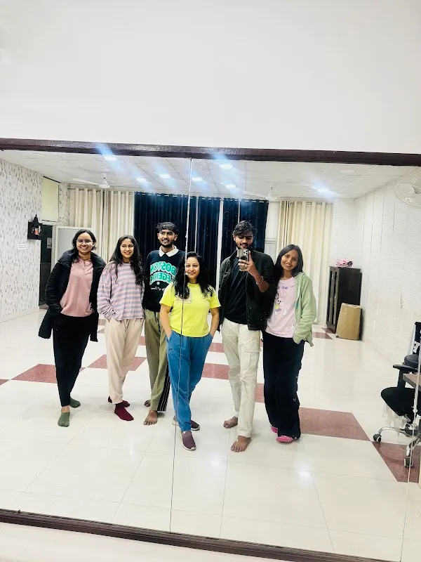 Moves'z dance company