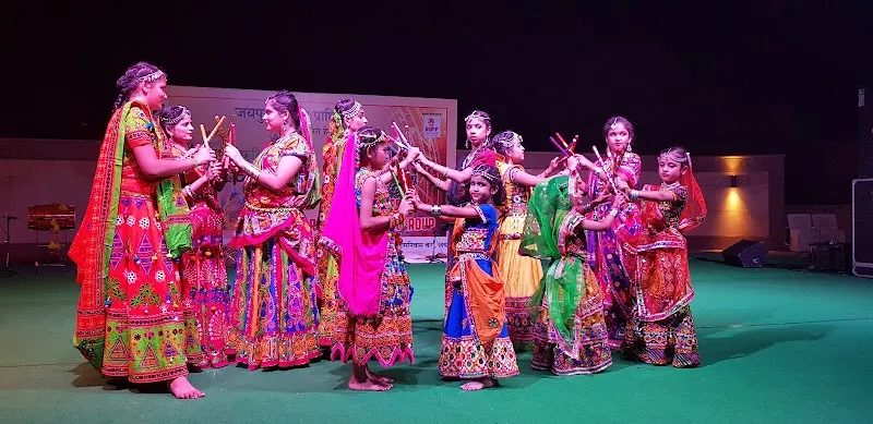 Moves'z dance company