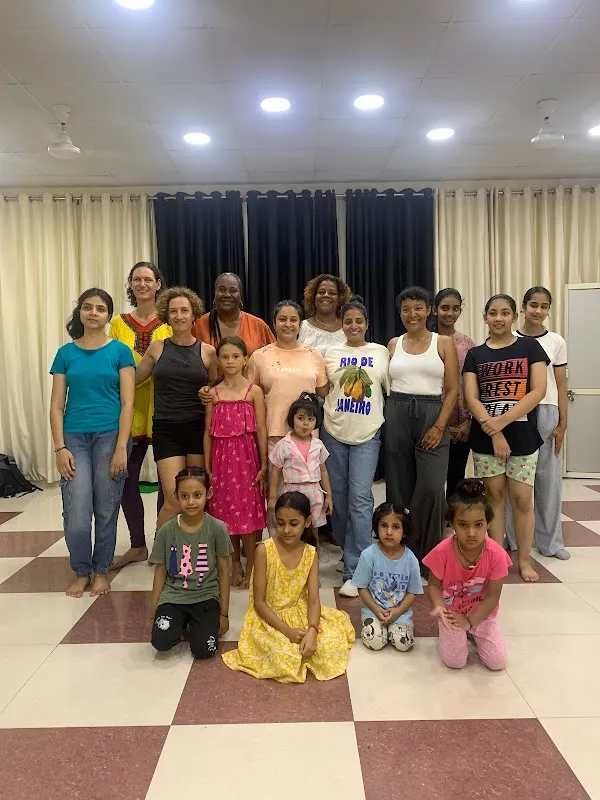 Moves'z dance company