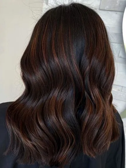 Laura Salon in Girgaon