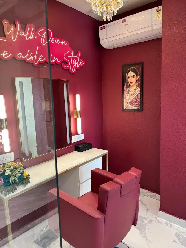 Lakme Salon, Civil Lines Road, Jhansi