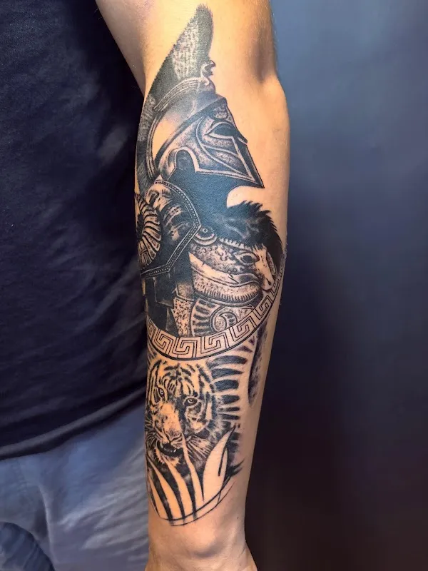 Leeward Art Tattoo | Professional tattoo shop and classes in Kalyan