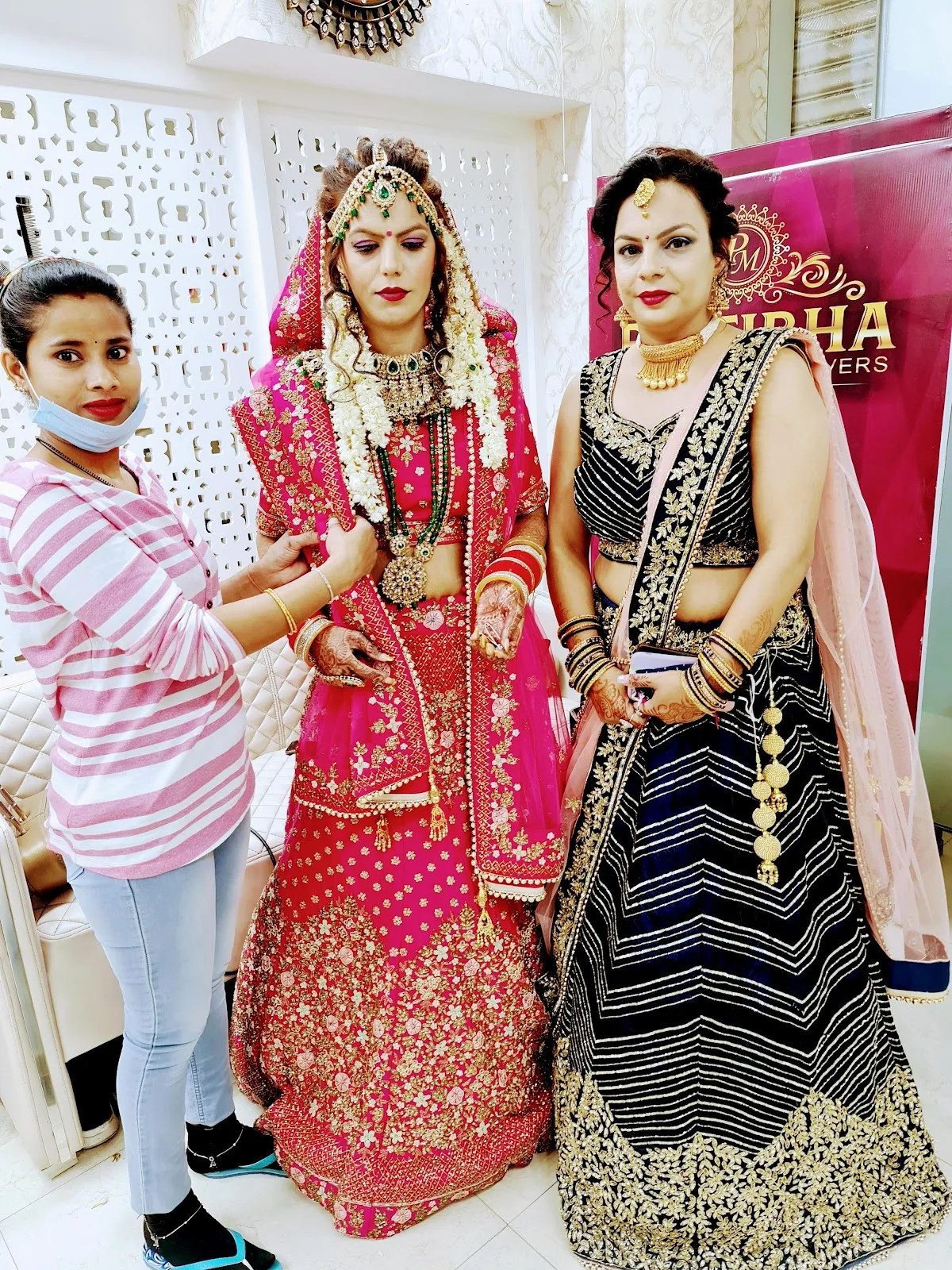 Pratibha Makeovers [makeup Studio & Academy]