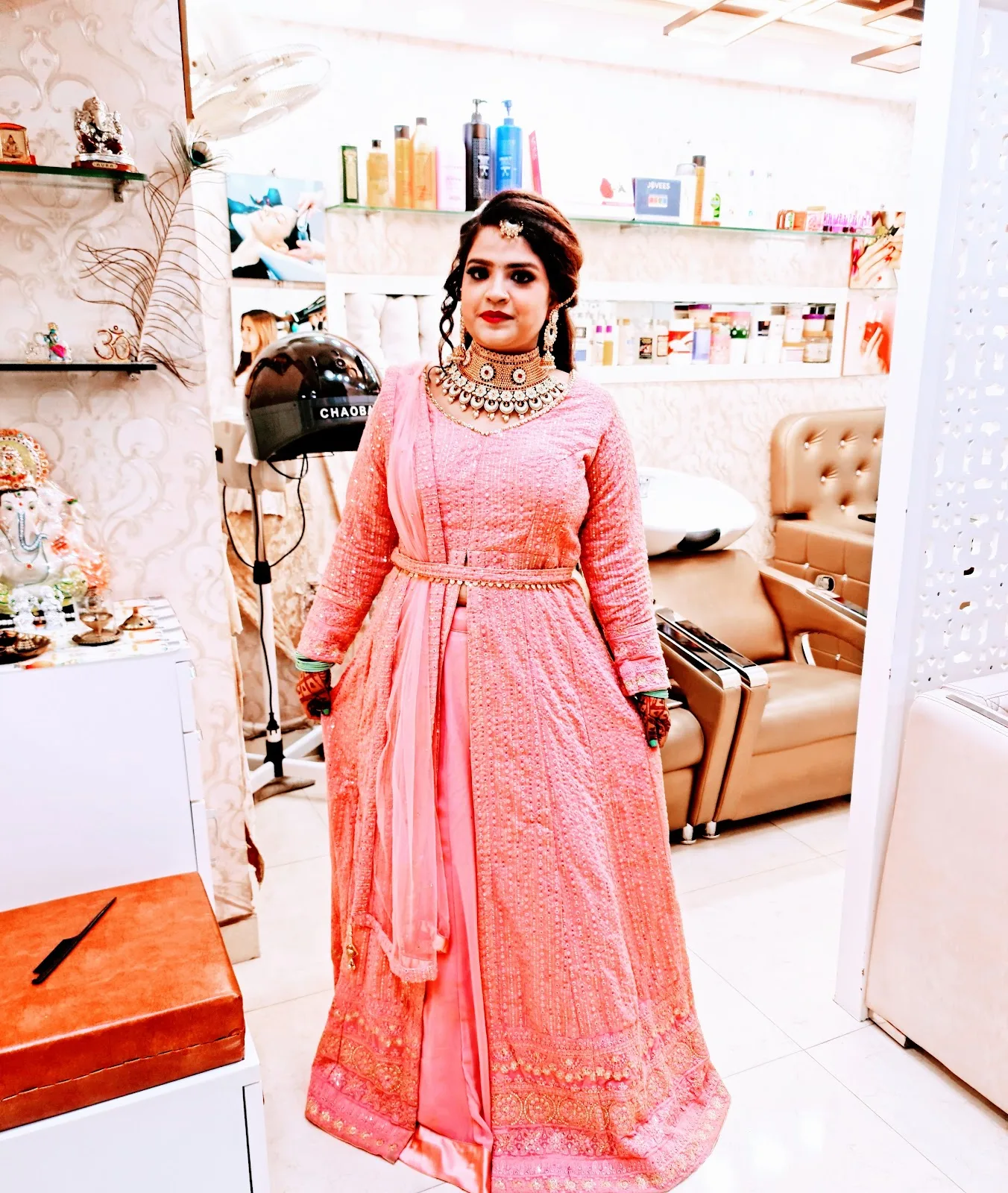 Pratibha Makeovers [makeup Studio & Academy]
