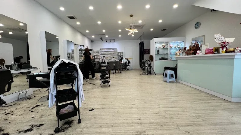 U&M HAIR SALON