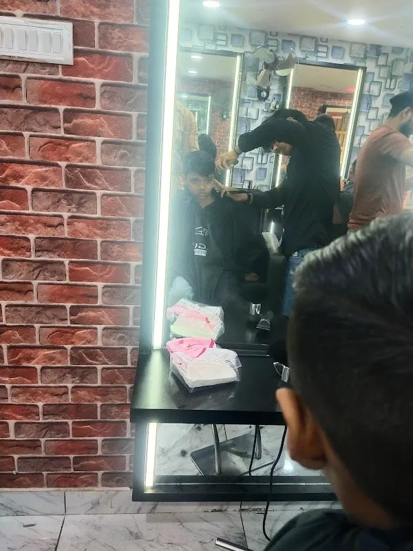 New Look Ladies& gents saloon