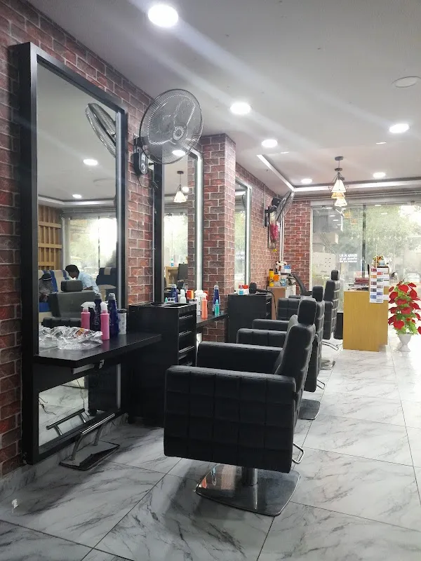 New Look Ladies& gents saloon