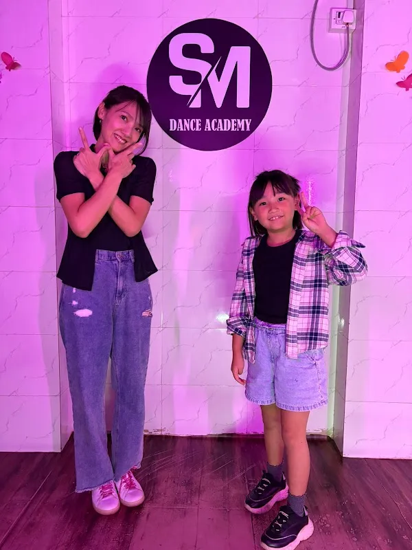 S M DANCE STUDIO