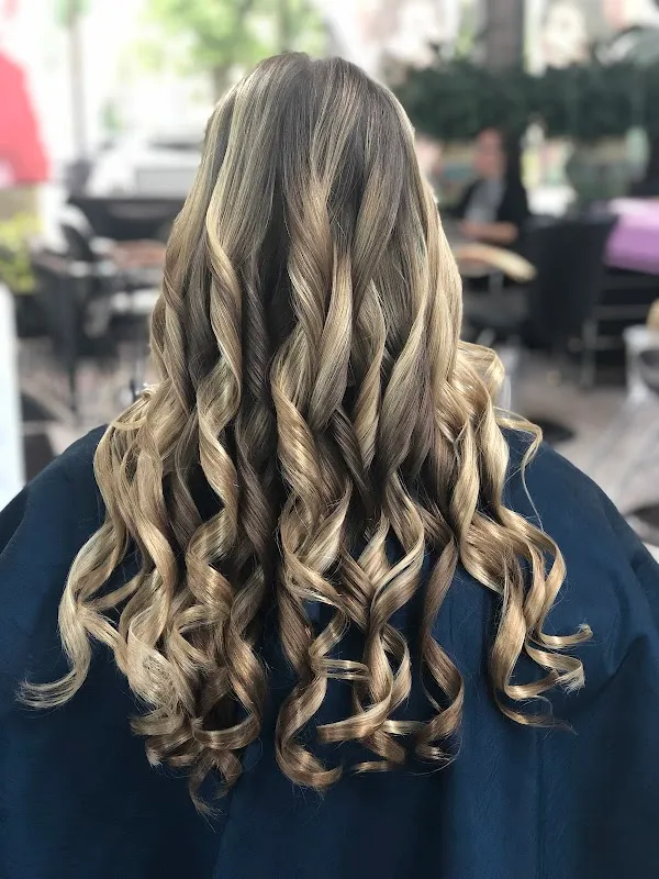 Clara's Unisex Hair Salon