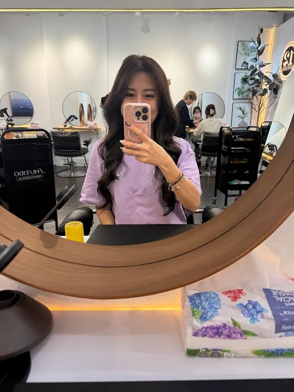 12 Hair Salon