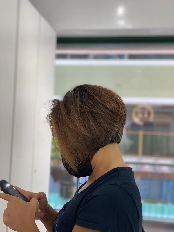 12 Hair Salon