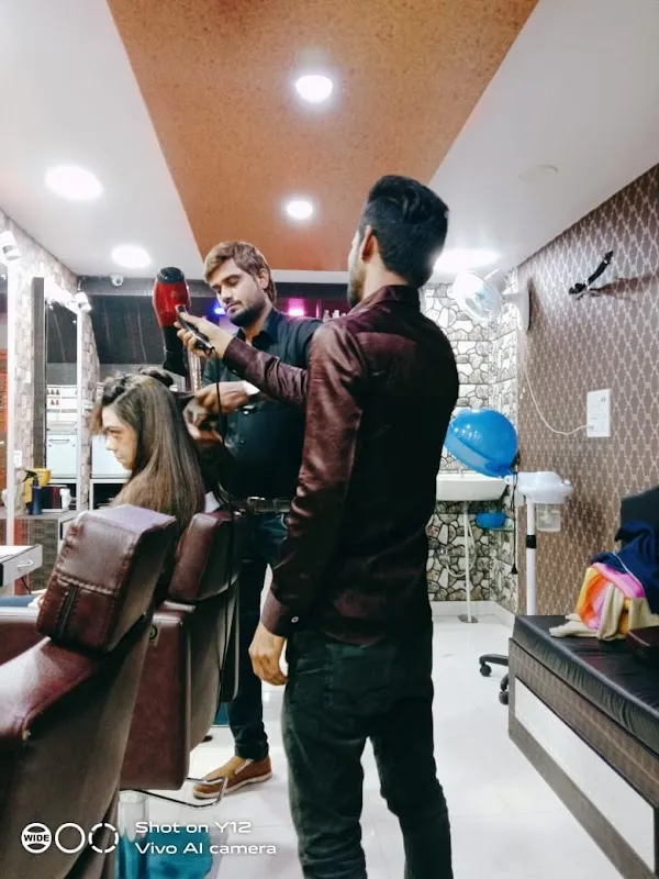 City Looks Skin & Hair Care Unisex Salon