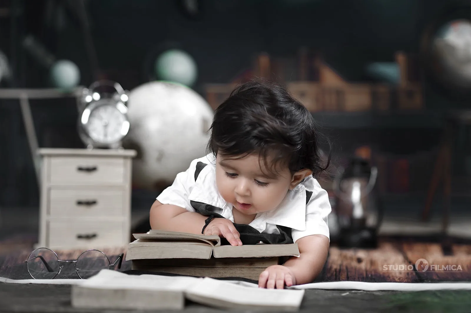 STUDIO FILMICA by Basant Joshi/ Best Kids Photographer in Ahmedabad/ Newborn/ Destination wedding/ Product/ Maternity