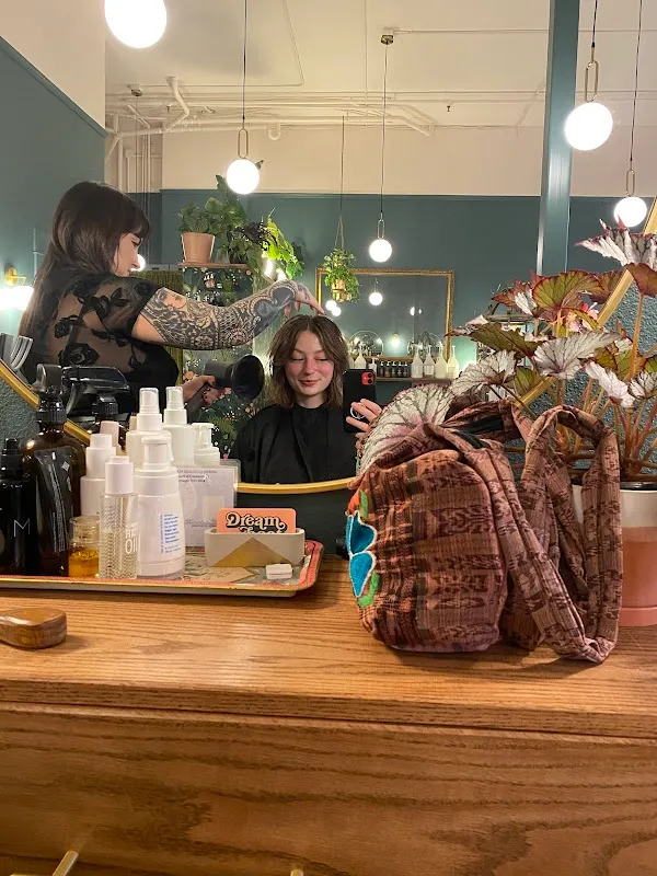 Dreamboat Salon