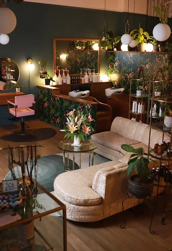 Dreamboat Salon
