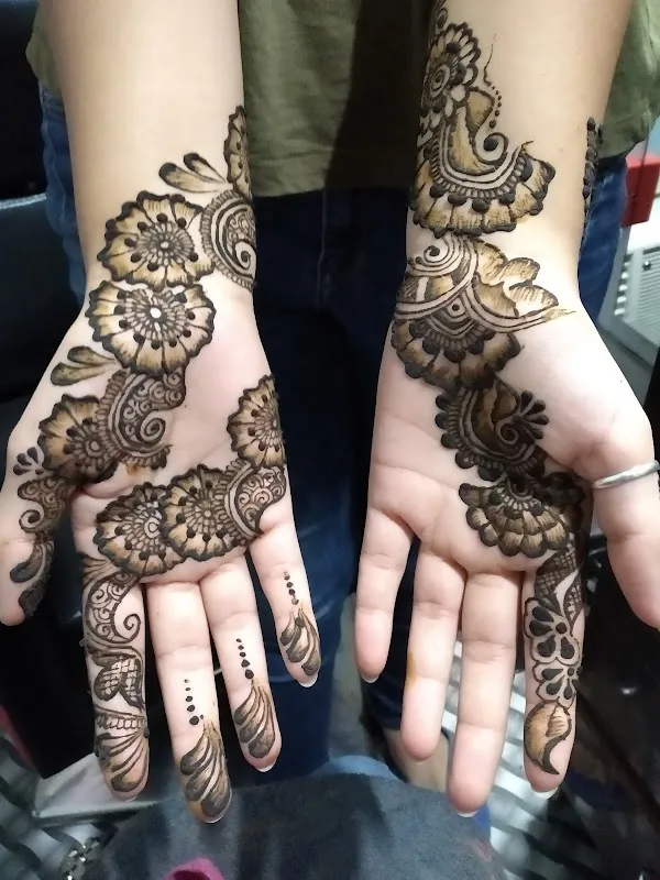 Roshani Beauty Salon & Nail Extension(Trained by Bharti Taneja's)