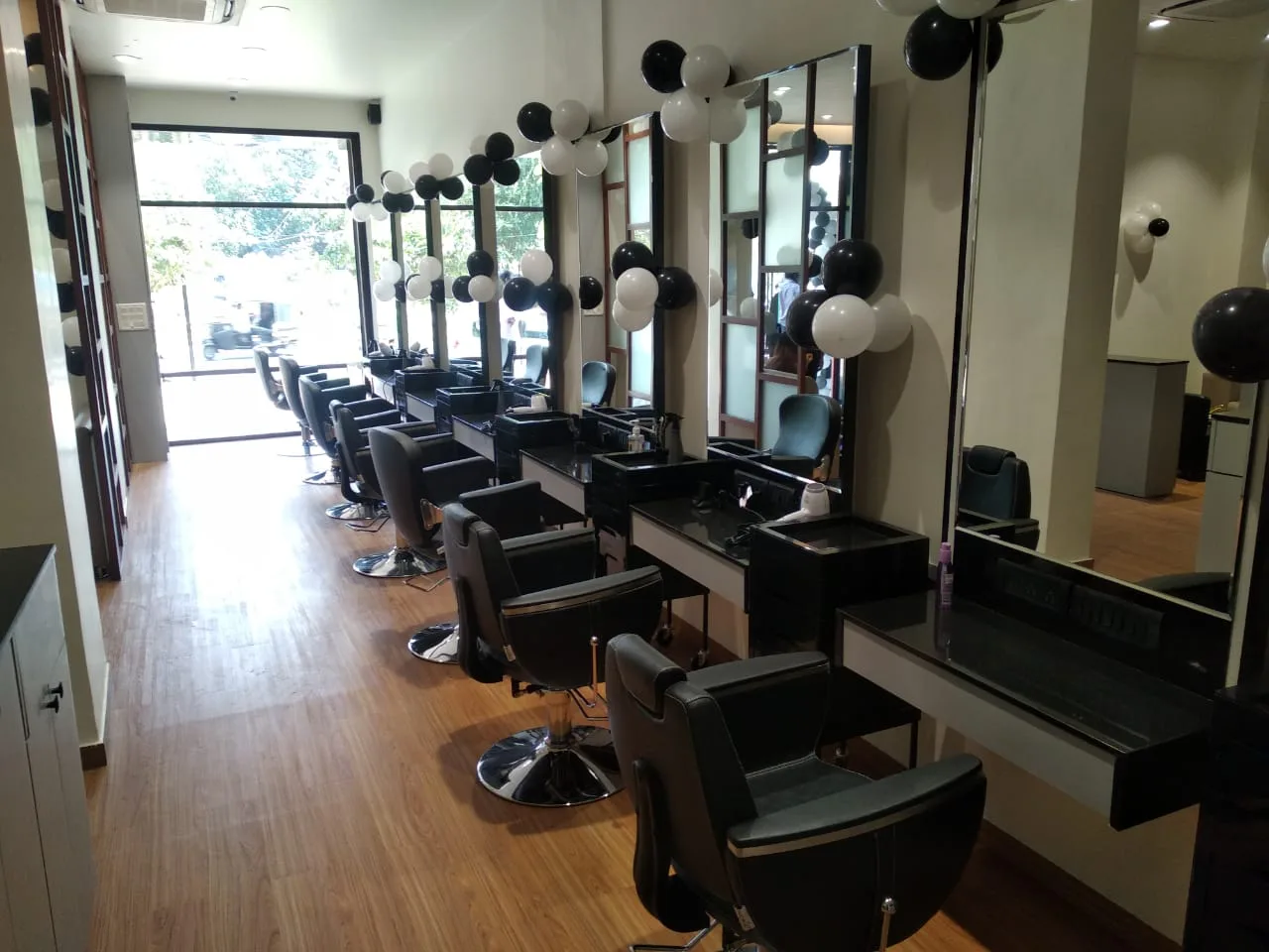 Kapils Salon - Bhayander - Maxus Mall