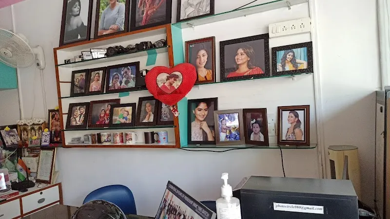 Photo Circle BTM Layout