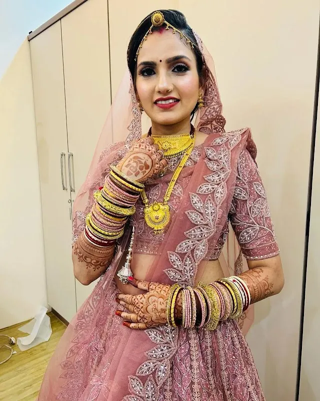 Charvi Beauty Salon