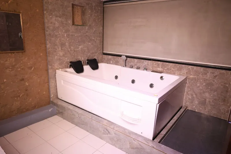 Luxury Spa: Best Body Massage in Andheri East | Spa in Andheri