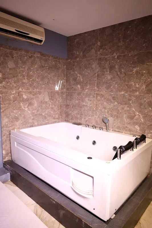 Luxury Spa: Best Body Massage in Andheri East | Spa in Andheri