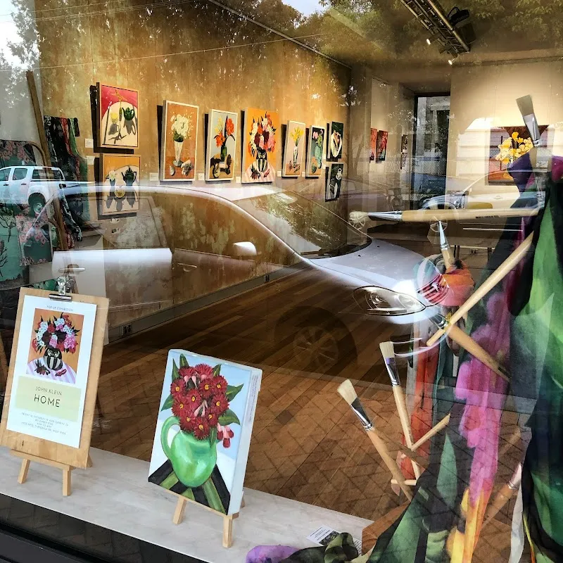 INTO-ARTS Studio + Gallery