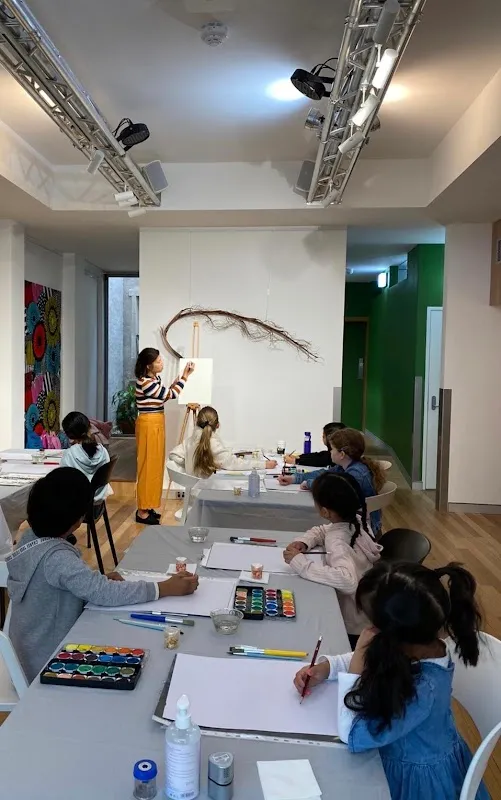 INTO-ARTS Studio + Gallery