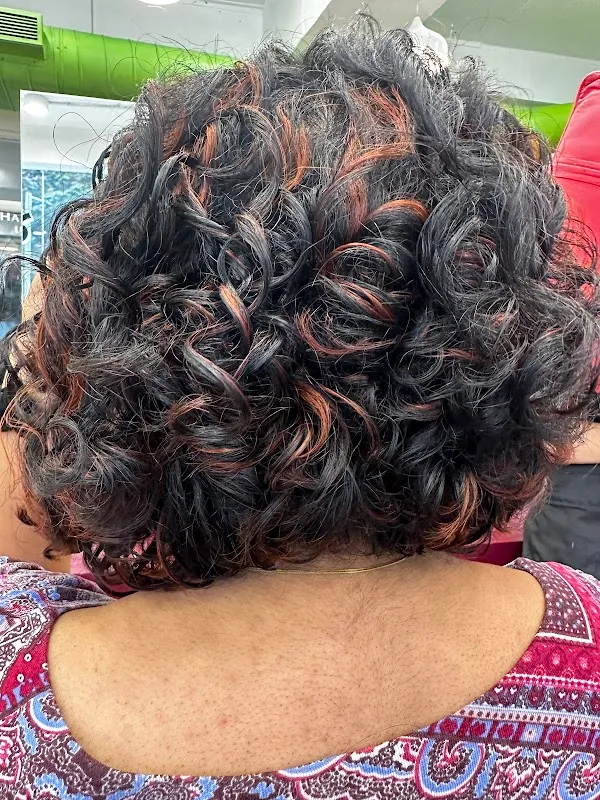 BBLUNT Salon - R.M.V. 2nd Stage, Bengaluru