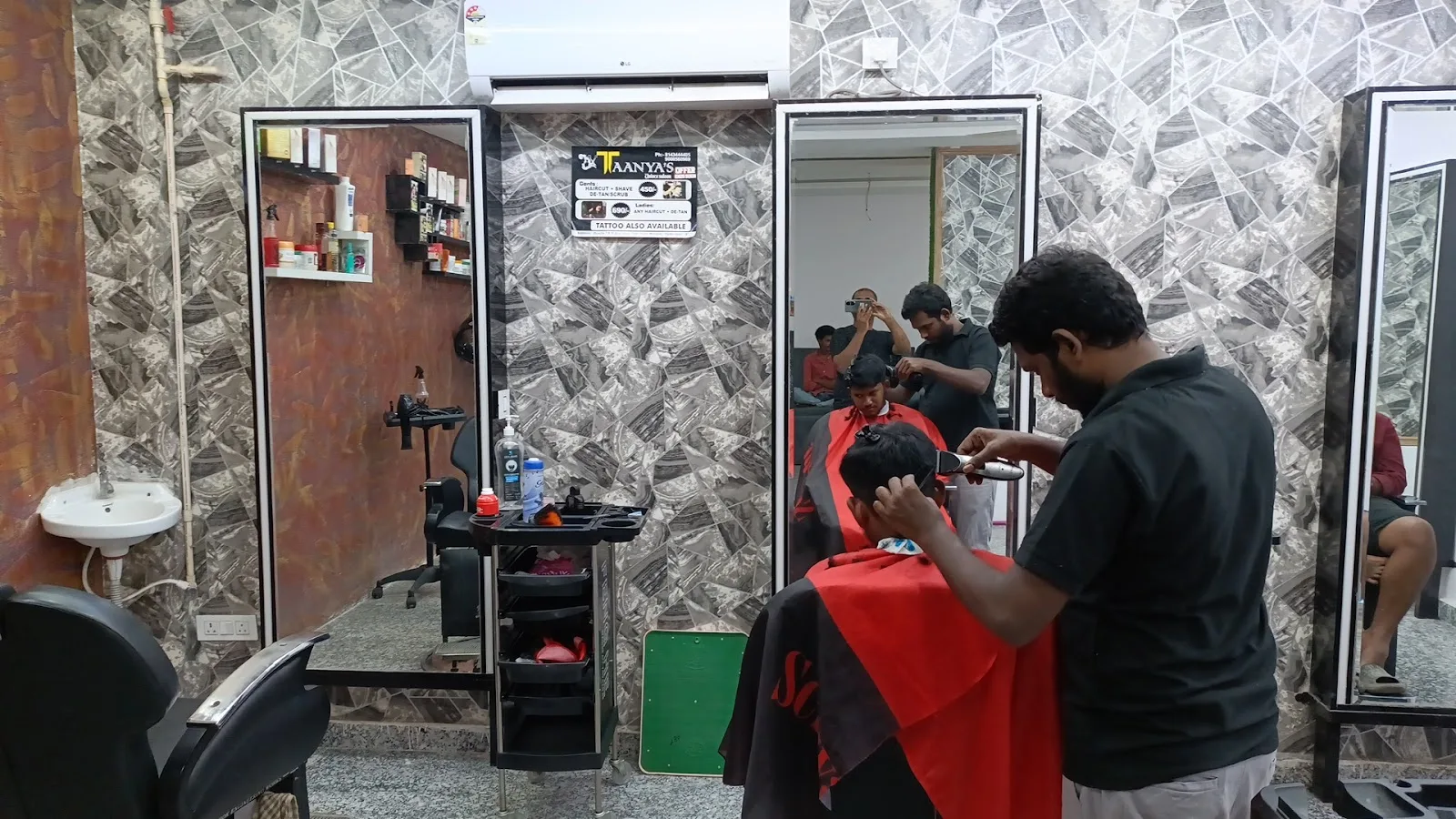 Taanya's Unisex Saloon