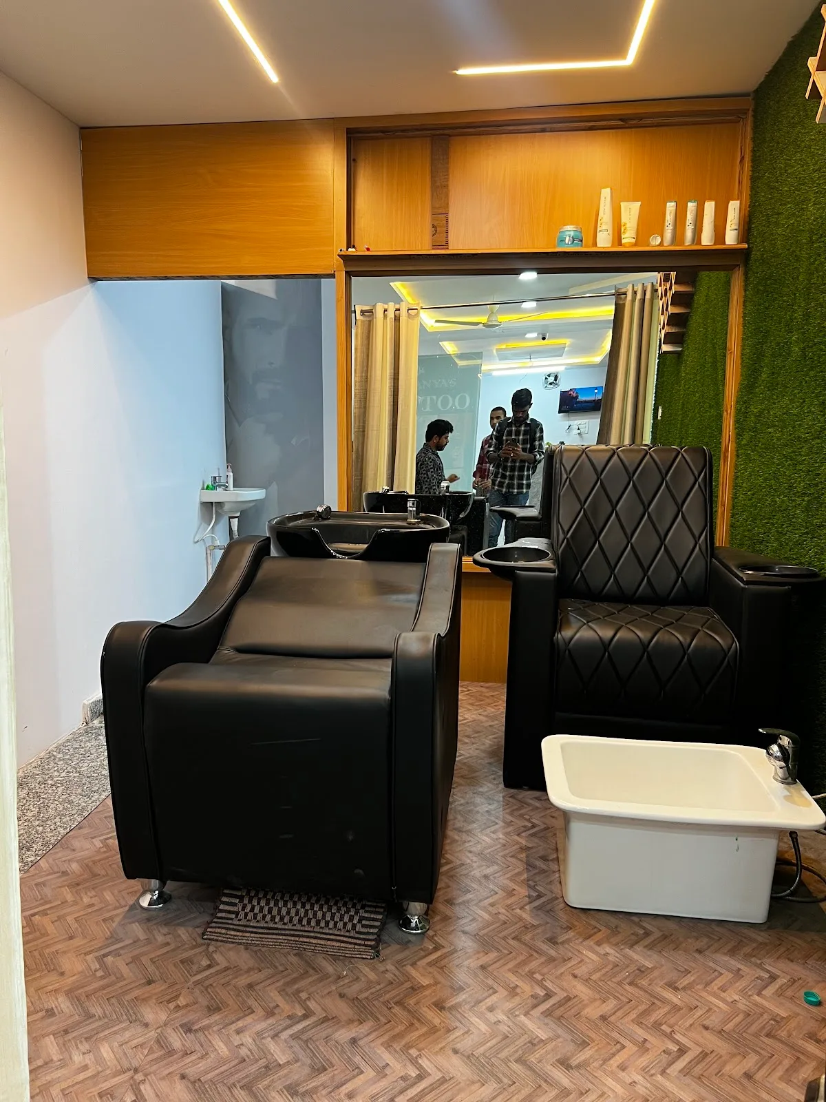 Taanya's Unisex Saloon