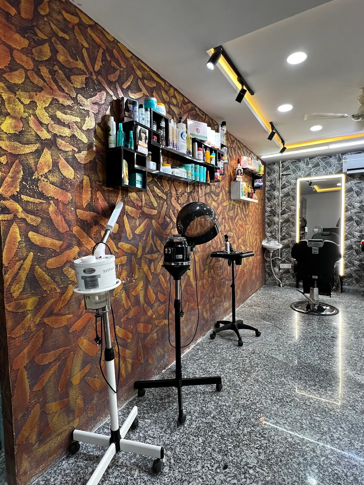 Taanya's Unisex Saloon
