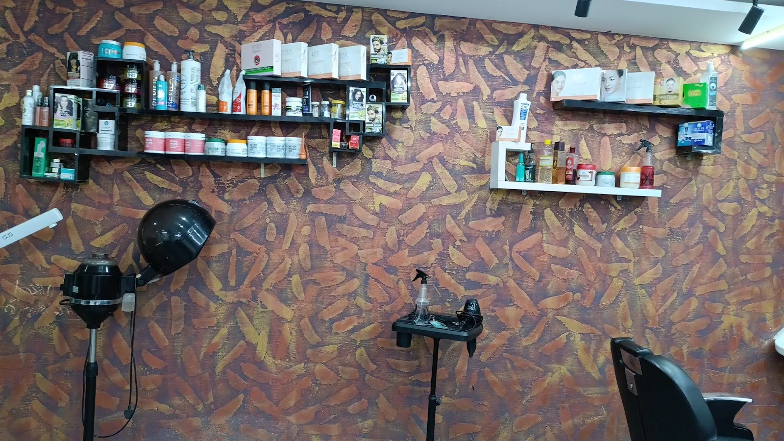 Taanya's Unisex Saloon