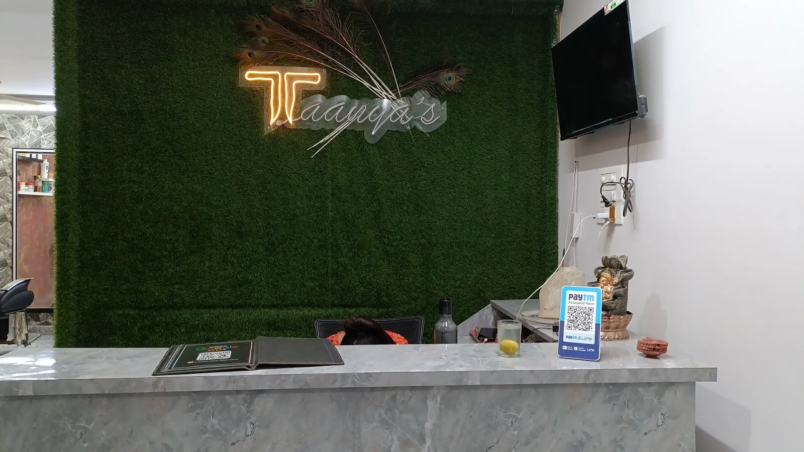 Taanya's Unisex Saloon
