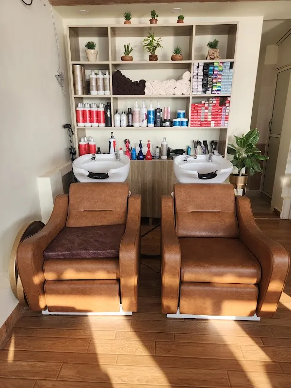 Jason's Beach Studio - Unisex Hair Cut and Color Salon