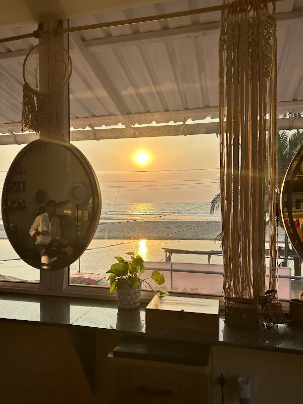 Jason's Beach Studio - Unisex Hair Cut and Color Salon