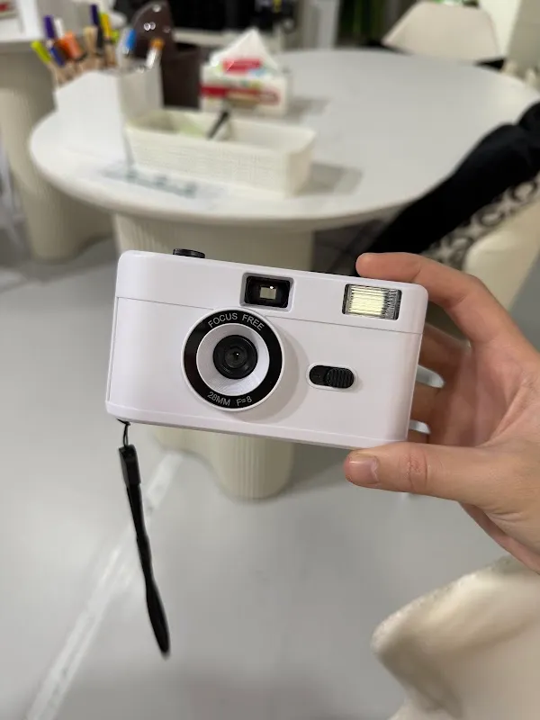 The Artsy Lens